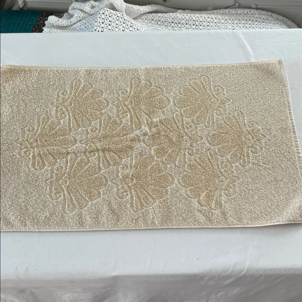 Vintage Fieldcrest Cotton Towel Beige Jacquard Floral Pattern mid century retro